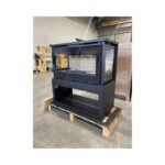 Poêle à bois raccordable 3 vitres avec bûcher - FIREMATIC Calgary - L 13.5 kW – Image 3